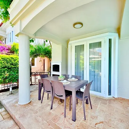 Fethiye-çalış'ta 5 Yatak Odalı 10 Kişilik Coral 4 Villa *